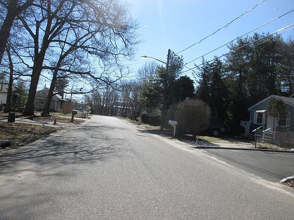 4th image of 15 Montgomery Ave