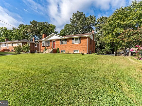 2nd image of 9211 Pinehurst Dr