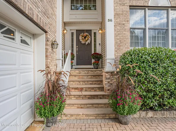 38 Erin Court, Atlantic Highlands, NJ 07716