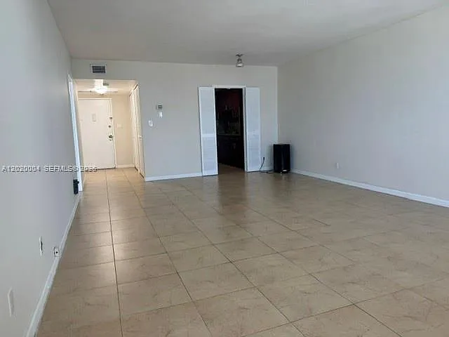 5401 Collins Ave #1213 — Photo 25