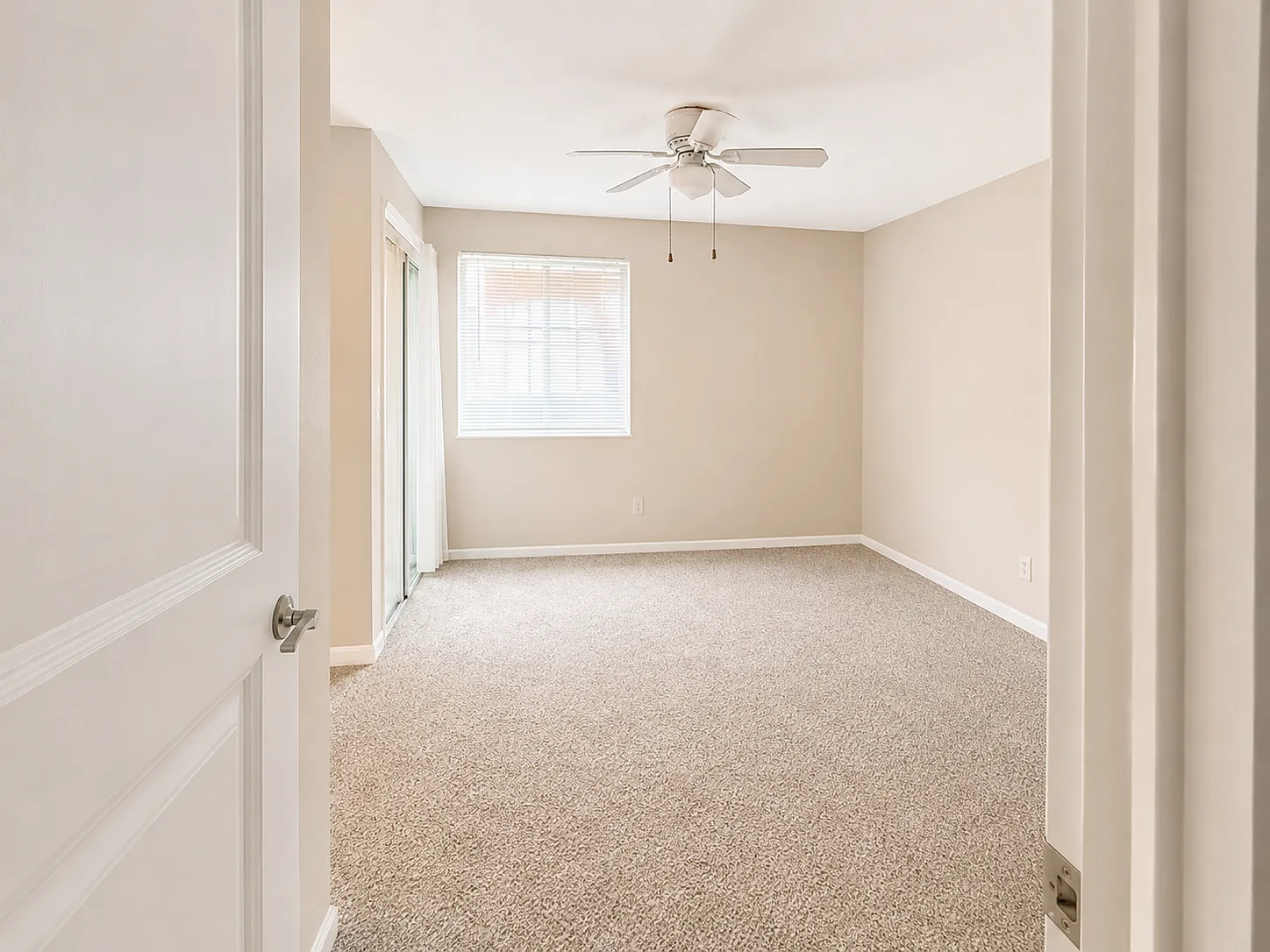 1810 Lindenwood — Photo 2