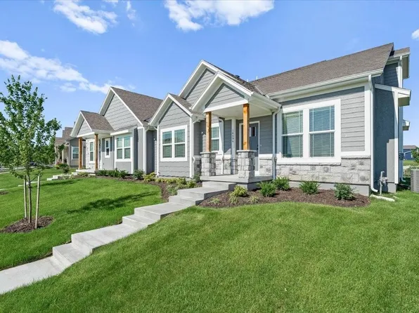 16494 S Laurelwood St, Olathe, KS 66062