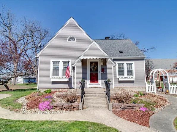 111 W Barr Pl, Jerseyville, IL 62052