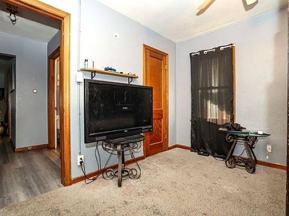 2nd image of 3128 Montrose Ave
