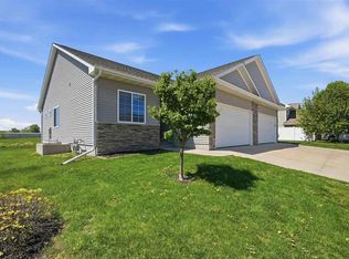113 Wild Rose Ln, Solon, IA 52333