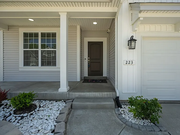 223 Randlin Dr — Photo 3