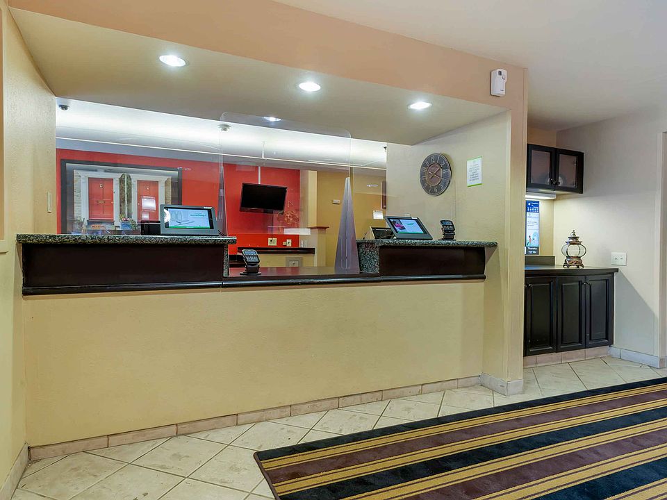 Lobby and Guest Check-in