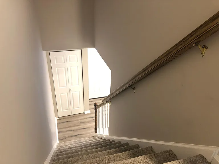 542 Newbury Ct — Photo 32