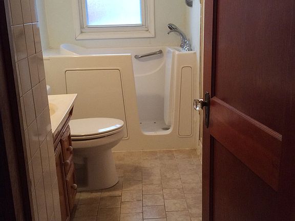 Main bathroom 