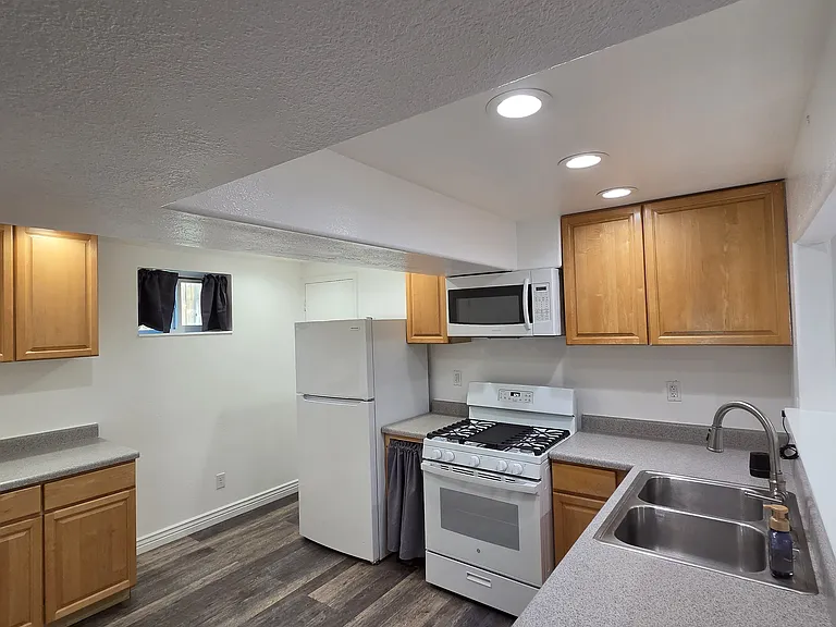 2631 W Sharron Dr — Photo 9