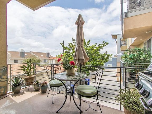 2nd floor balcony