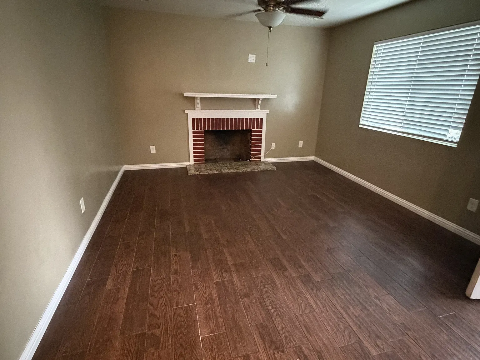 3 bed, 962 sqft, $2,200 — Photo 3