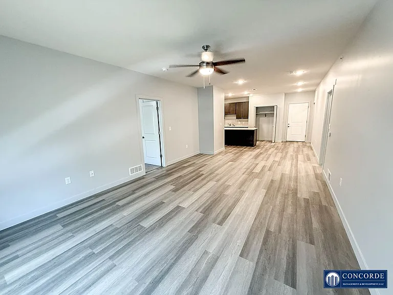 2400 Q St — Photo 8