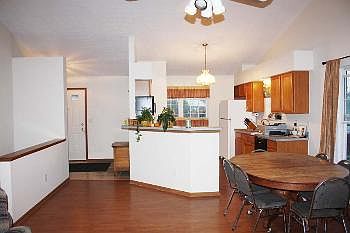 5th image of 1570 Valley Dr