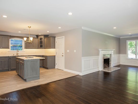 4th image of 140 Vanderbilt Blvd