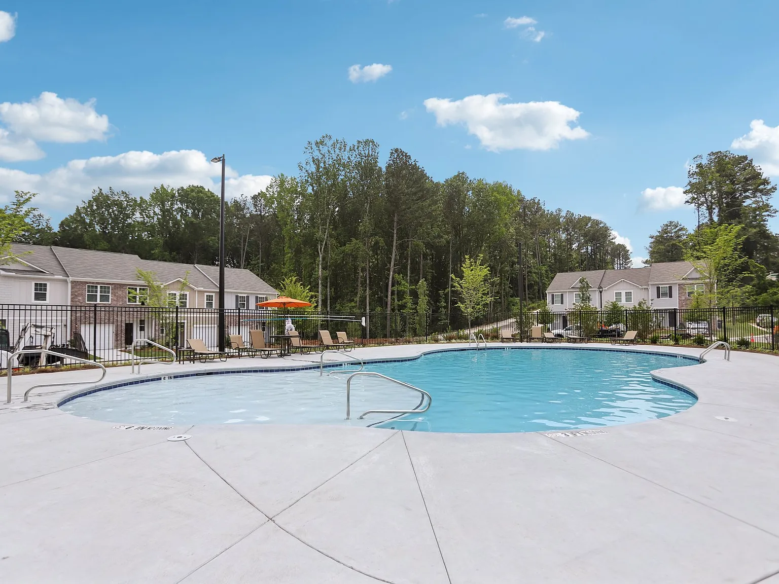 3 bed, 2.5 bath, 1421 sqft, $2,025 — Photo 3