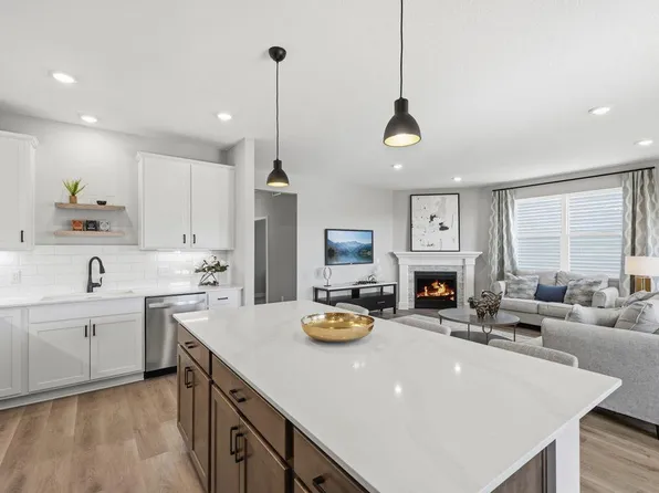 1513 Clover Preserve Way, Chaska, MN 55318