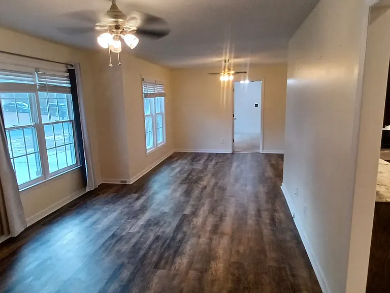 211 Sheffield Ct — Photo 14