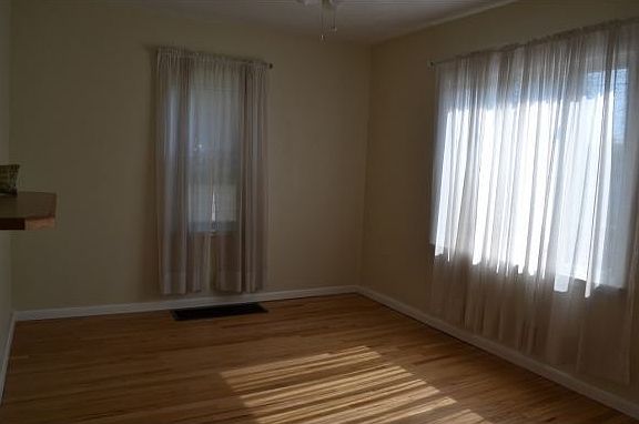 4th image of 3515 Mary St