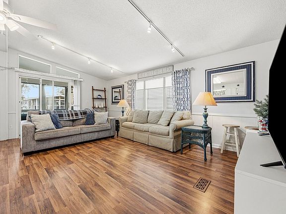 3rd image of 1802 Sunrise Dr.