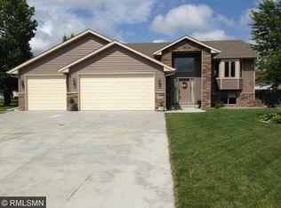 805 Shea Cir, Belle Plaine, MN 56011