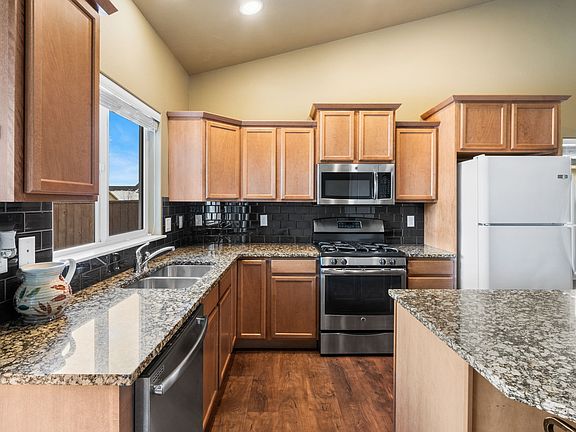 5th image of 271 Pond Lily Dr