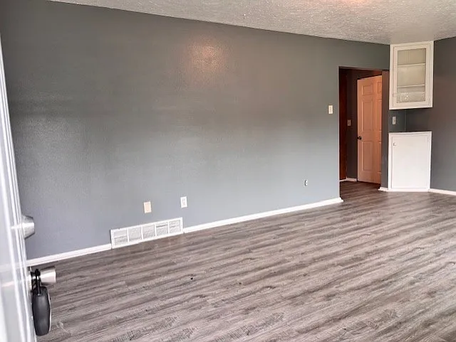 3 bed, 980 sqft, $1,400 — Photo 3