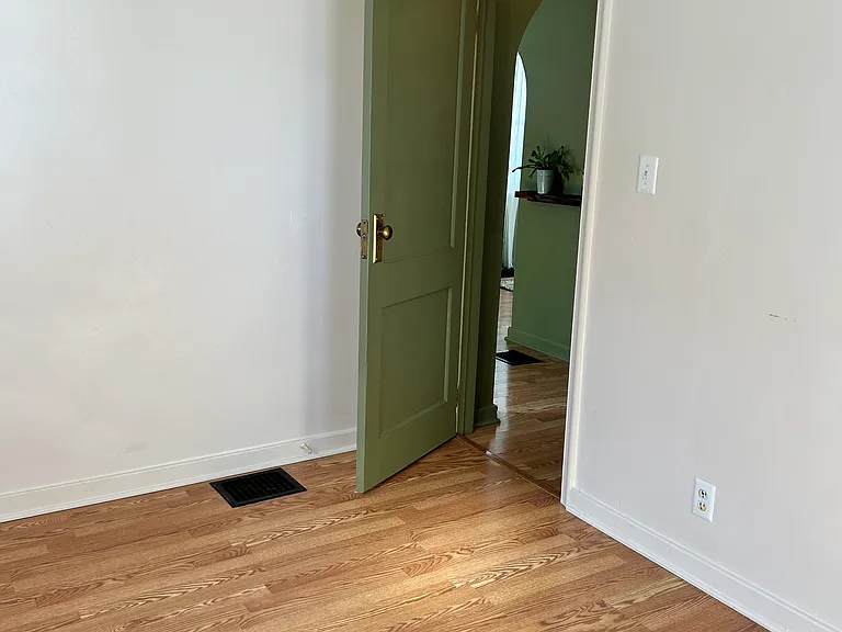 104 6th Pl — Photo 13