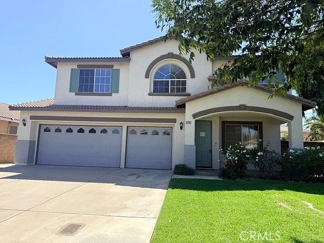 5 bed, 2.5 bath, 2830 sqft, $4,800 — Photo 3