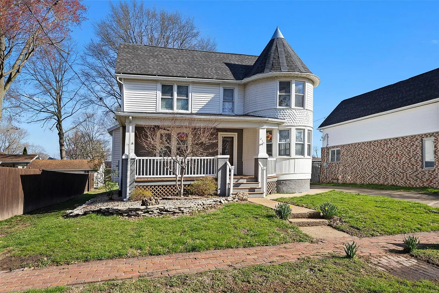 211 E Alton St photo 1