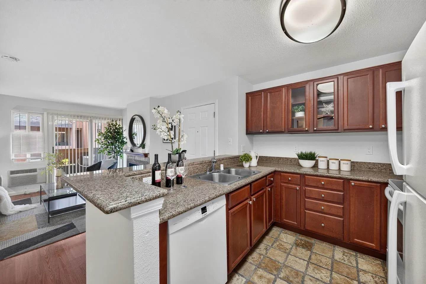 2 bed, 842 sqft, $3,100 — Photo 4