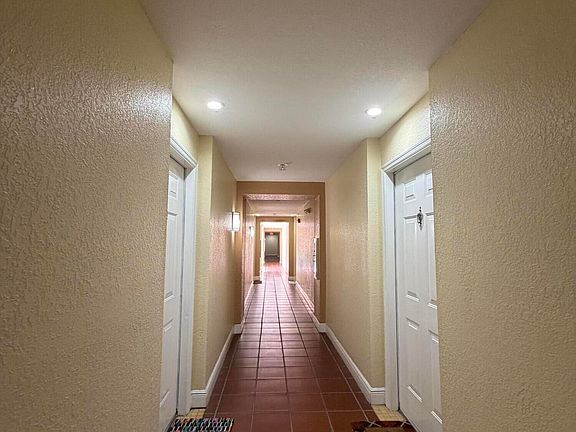 2nd image of 630 Sapodilla Ave #323