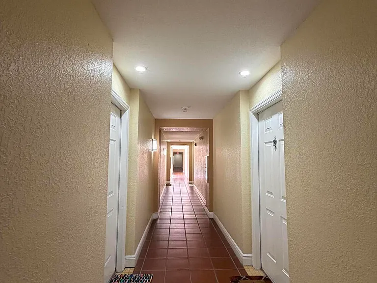 630 Sapodilla Ave #323 — Photo 2