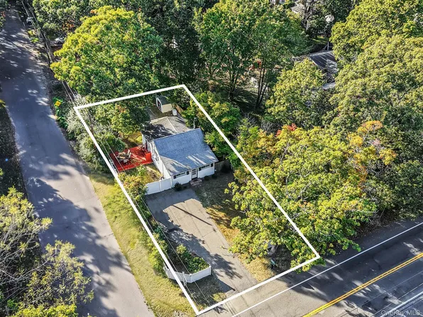 60 S Evergreen Drive, Selden, NY 11784