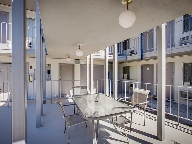 International Apartments — Photo 8