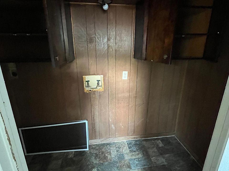 1st image of 908 S 15th St