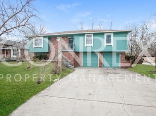 2908 S Sweet Briar Dr, Independence, MO 64057