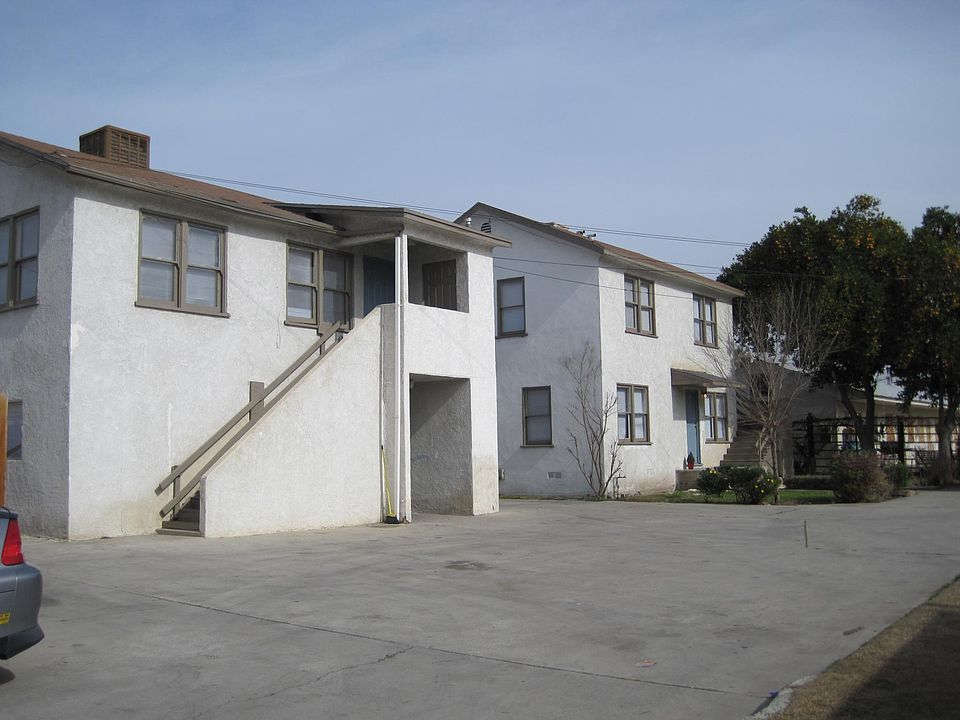 2nd image of 400 Sprig Ln
