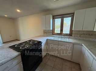 1633 N Country Club Rd UNIT 8, Maryville, MO 64468
