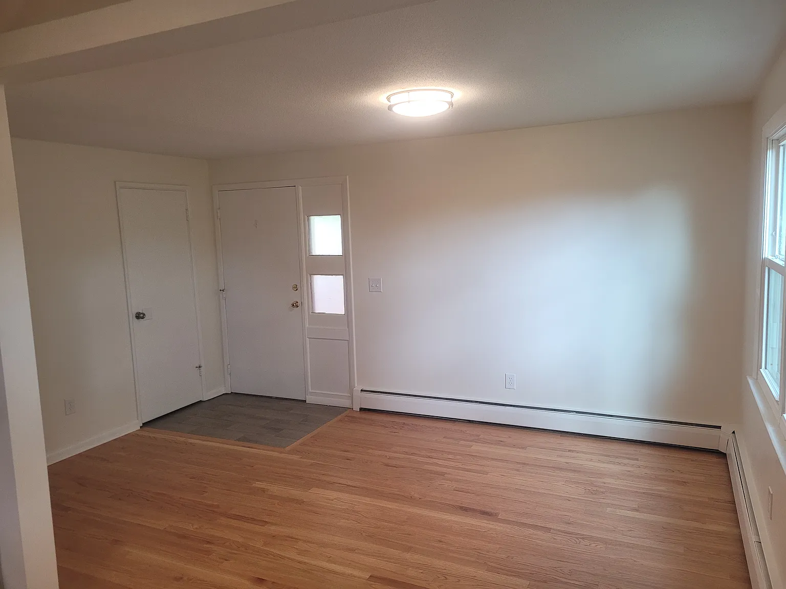 3 bed, 1.5 bath, 1440 sqft, $2,600 — Photo 3