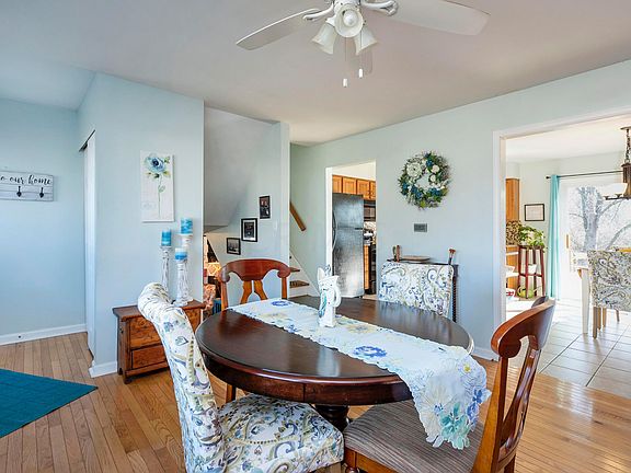 3rd image of 3256 Simmons Dr