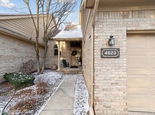 4823 Fairways Dr, Brighton, MI