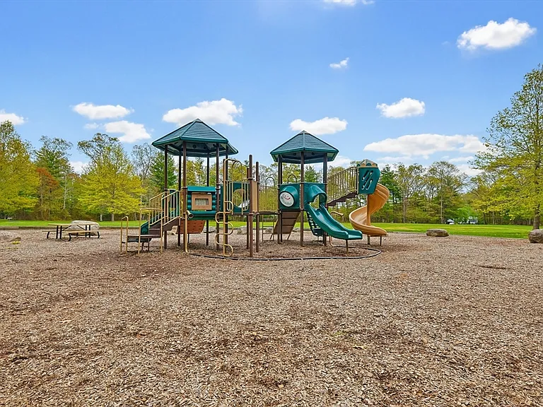 35 Millbrook Dr #35 — Photo 21