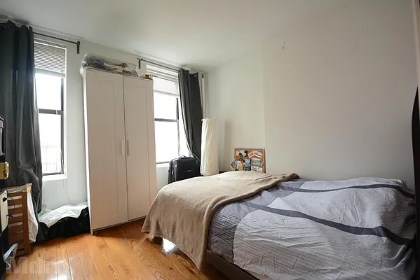 Rented by Mdrn Residential | media 9