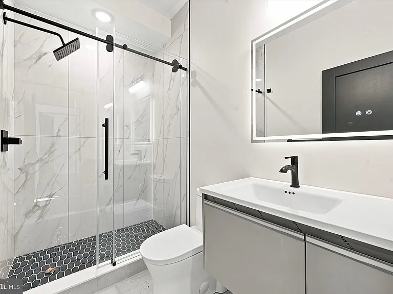 260 S 18th St #3 — Photo 9