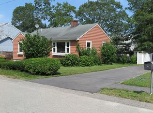 9 Nokomis Rd, Buzzards Bay, MA 02532