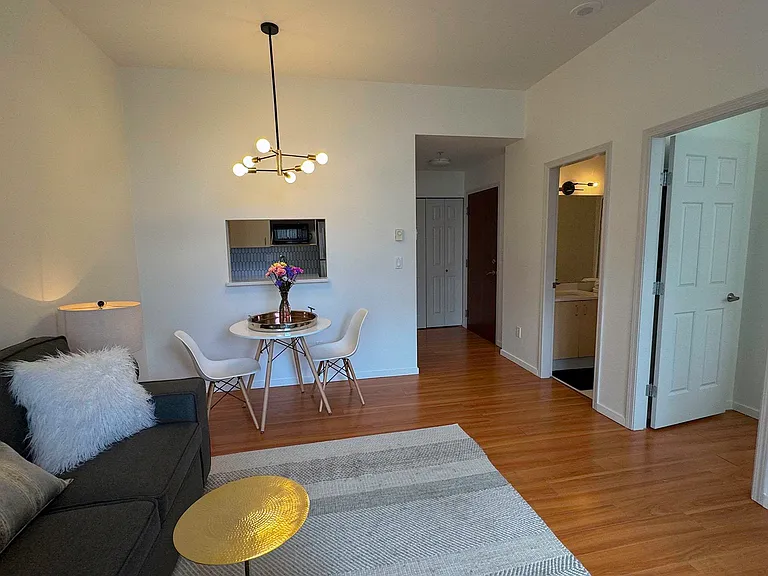 1010 Howe St #409 — Photo 10