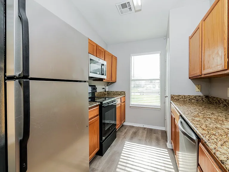 1101 Edinburg Dr — Photo 7