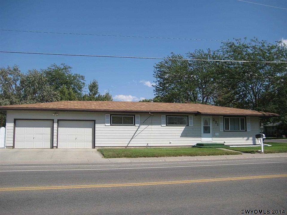 1st image of 221 S 15th St