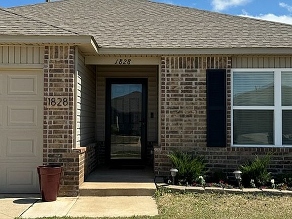 3rd image of 1828 Hannah Ln